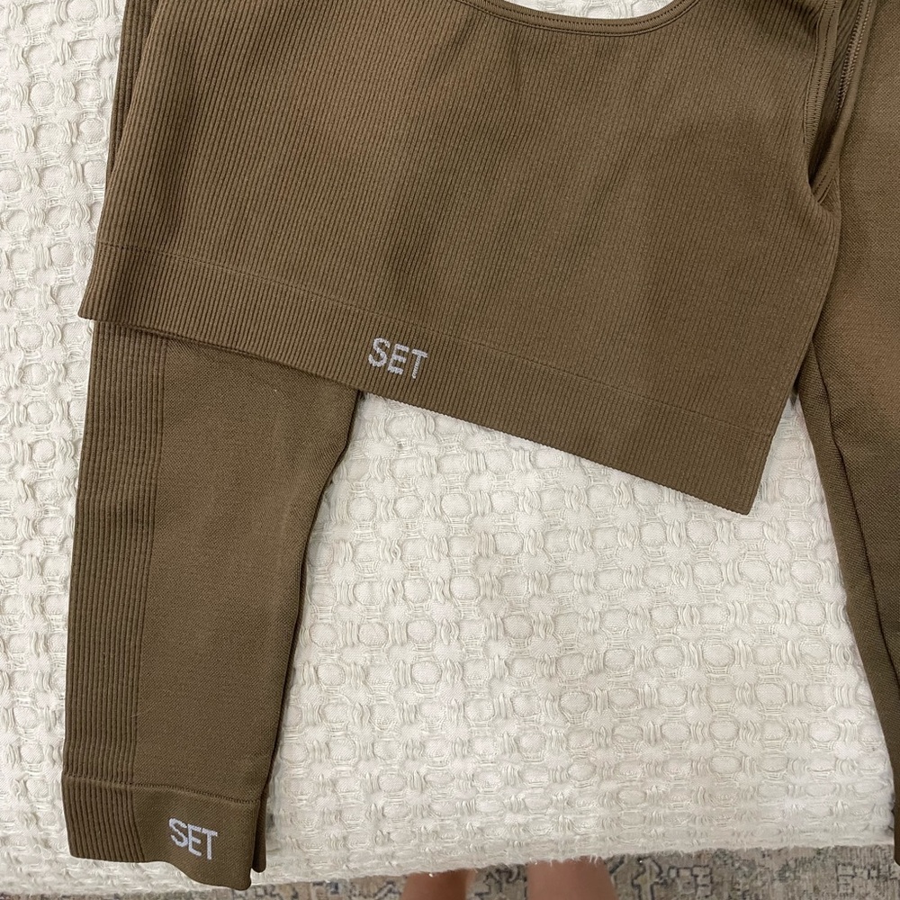Set Active and Revolve Brown Set Size S